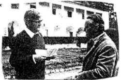 Willi Seiß mit Dr. Boie bei der Mistelernte im Burgenland